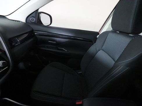 Used 2020 Mitsubishi Outlander ES FWD image 31