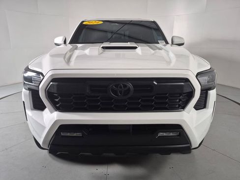 Used 2024 Toyota Tacoma TRD Sport w/ TRD Sport Upgrade Package AWD/4WD image 7