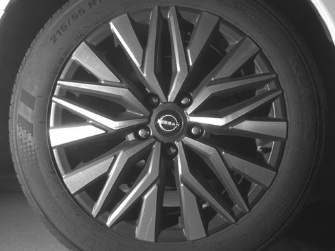 Used 2025 Nissan Altima 2.5 SV FWD image 15