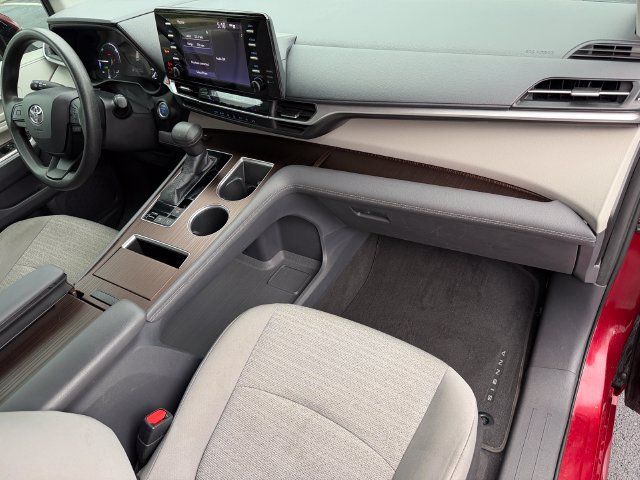 Certified 2022 Toyota Sienna LE FWD image 20
