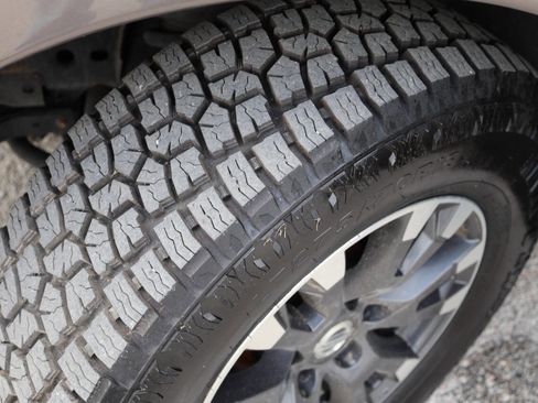 Used 2017 Nissan Titan SV image 22