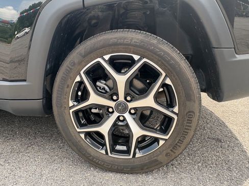 Certified 2025 Jeep Compass Limited AWD/4WD image 10