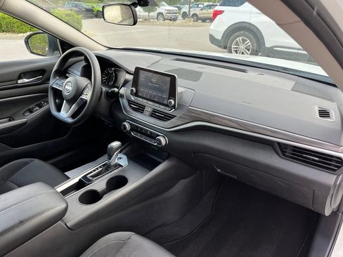 Used 2025 Nissan Altima 2.5 SV FWD image 28