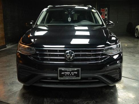 Used 2024 Volkswagen Tiguan SE image 3