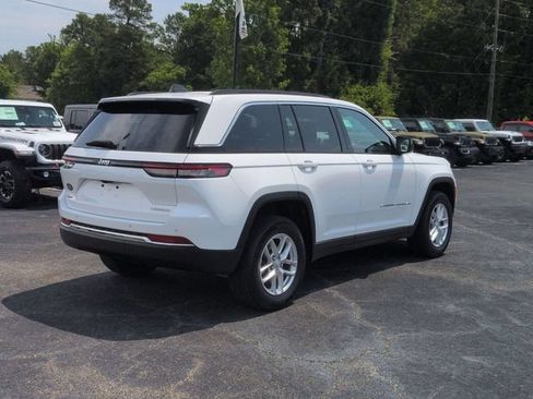 Used 2025 Jeep Grand Cherokee Laredo X w/ Luxury Tech Group I AWD/4WD image 3