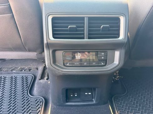 Used 2024 Volkswagen Atlas SEL AWD/4WD image 31