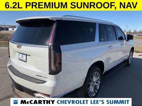Used 2022 Cadillac Escalade ESV Premium Luxury image 16