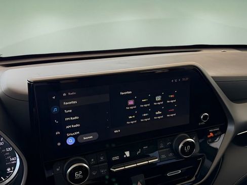 Used 2023 Toyota Highlander XLE image 43