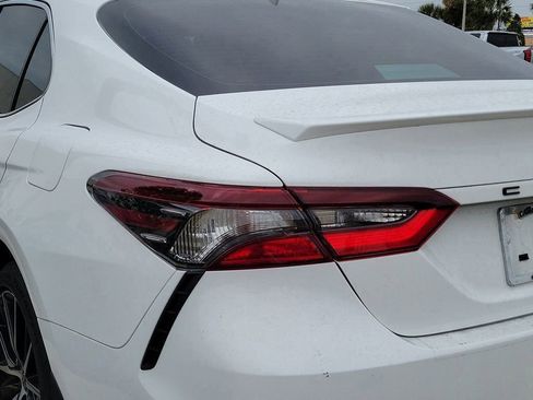 Certified 2022 Toyota Camry SE image 9