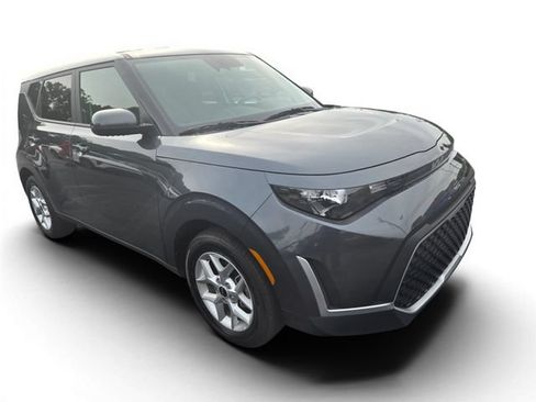 Used 2025 Kia Soul LX w/ LX Technology Package FWD image 1