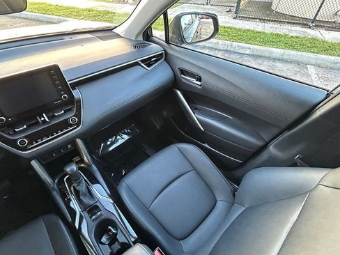 Used 2022 Toyota Corolla Cross XLE FWD image 11