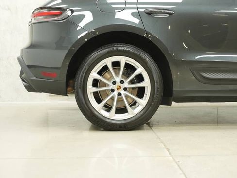 Used 2025 Porsche Macan AWD/4WD image 39