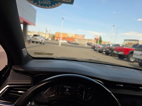 Used 2024 Cadillac XT6 Premium Luxury AWD/4WD image 3