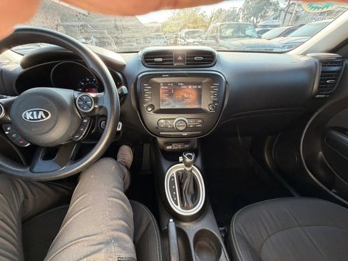 Used 2018 Kia Soul + FWD image 35