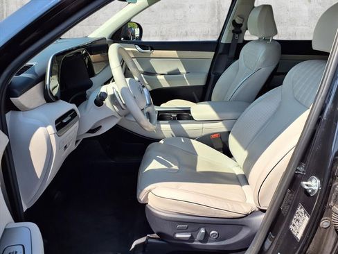 Used 2024 Hyundai Palisade Limited image 4