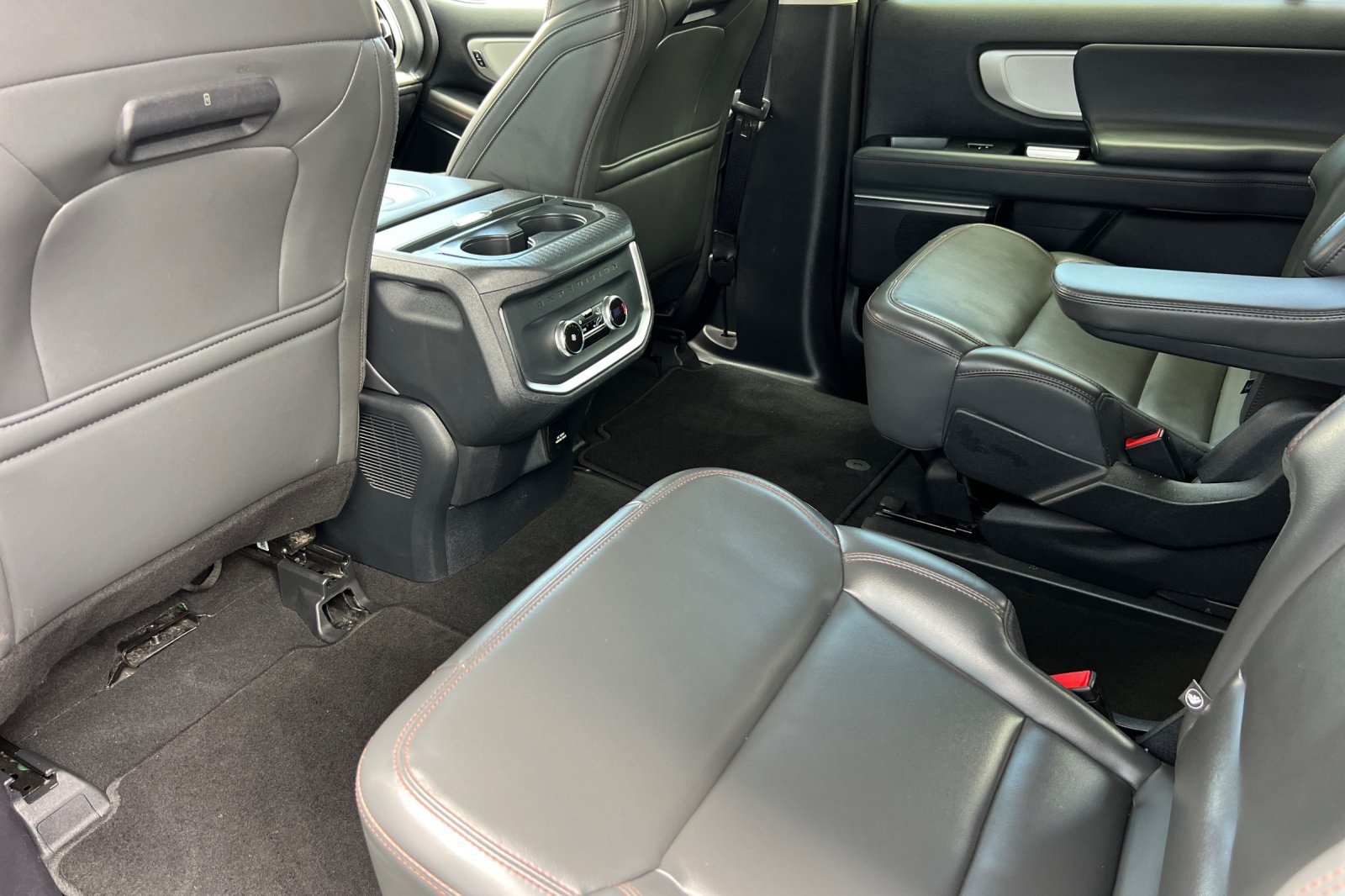 Certified 2025 Ford Expedition Active AWD/4WD image 4