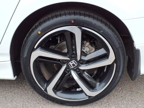 Used 2018 Honda Accord Sport image 8