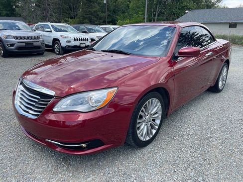Used 2013 Chrysler 200 Limited FWD image 1