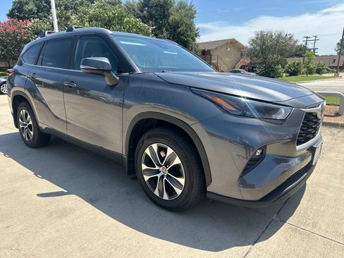 Used 2023 Toyota Highlander XLE AWD/4WD image 8