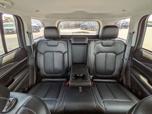 Used 2022 Jeep Grand Cherokee Limited w/ Luxury Tech Group II AWD/4WD image 20