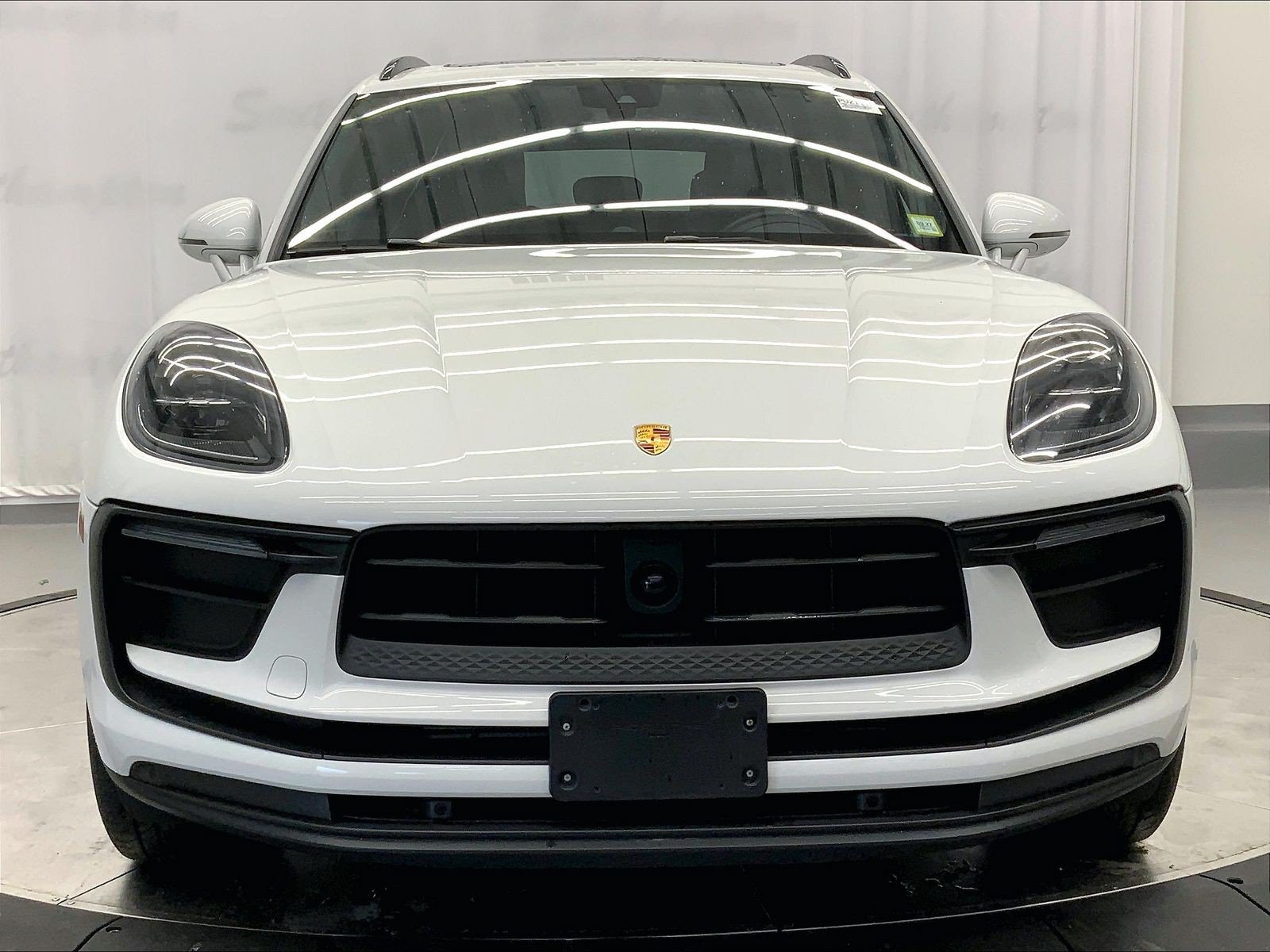 Certified 2023 Porsche Macan AWD/4WD image 9