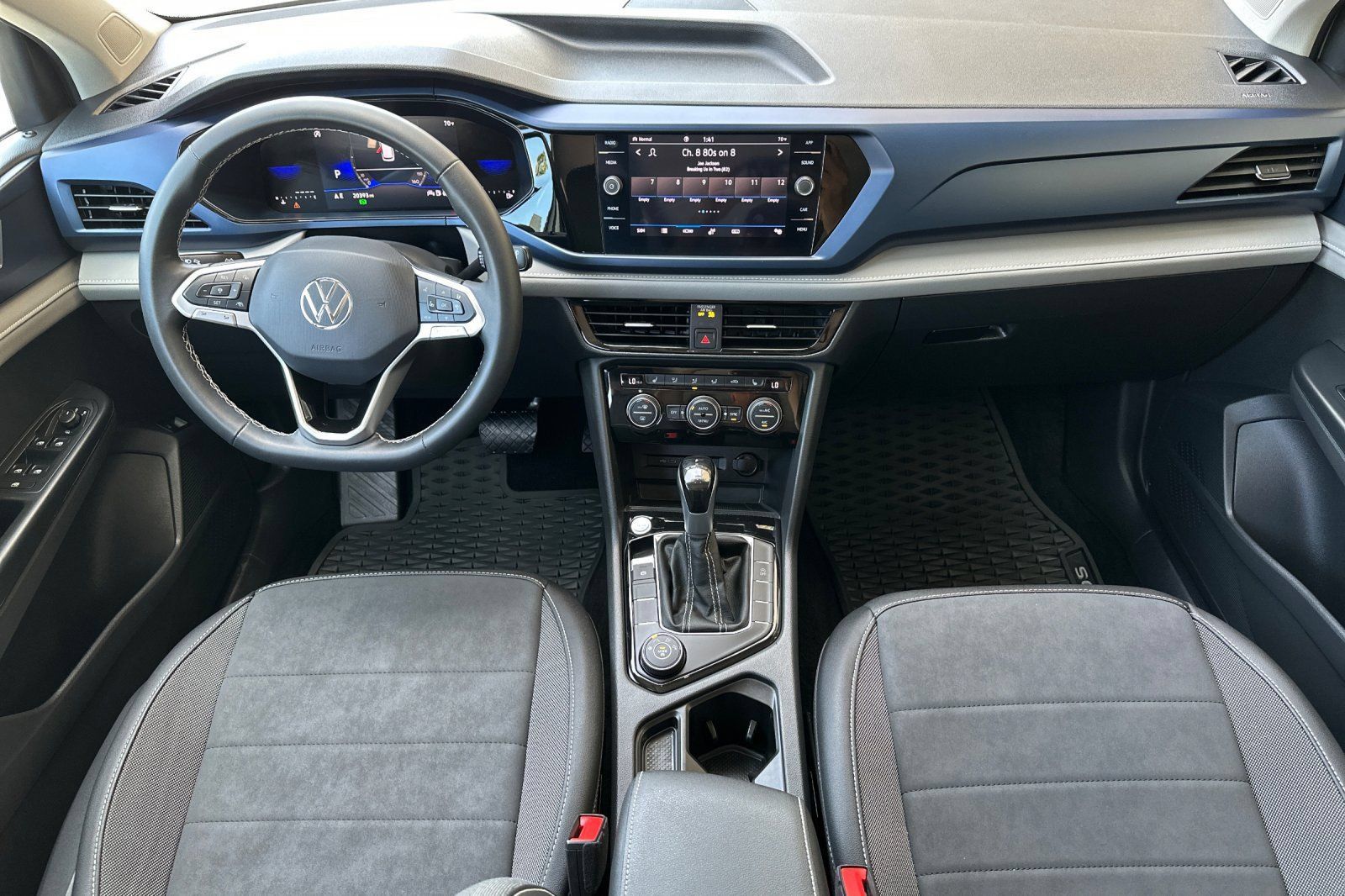 Used 2024 Volkswagen Taos SE AWD/4WD image 13