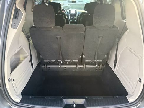 Used 2016 Dodge Grand Caravan SXT image 7