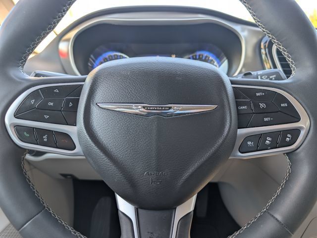Used 2024 Chrysler Pacifica Touring-L FWD image 23