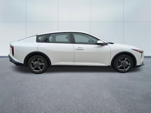 Used 2025 Kia K4 LXS image 4