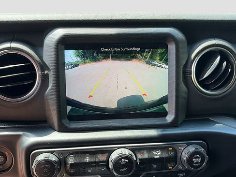 Used 2022 Jeep Wrangler Unlimited Sahara w/ LED Lighting Group AWD/4WD image 14