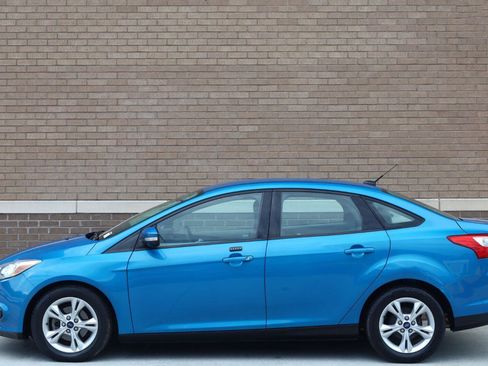 Used 2014 Ford Focus SE FWD image 2