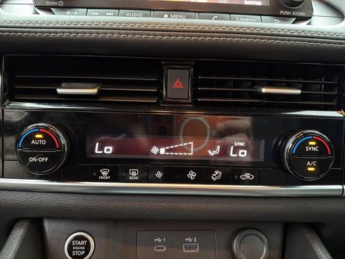 Used 2021 Nissan Rogue SV image 35