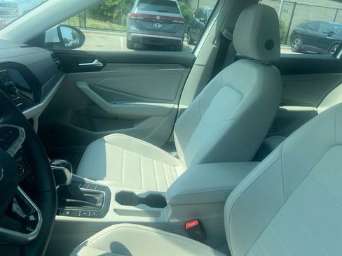 Used 2023 Volkswagen Jetta SE FWD image 6