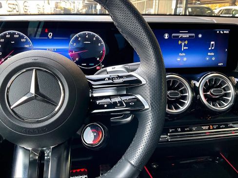 Used 2025 Mercedes-Benz GLB 35 AMG 4MATIC image 24