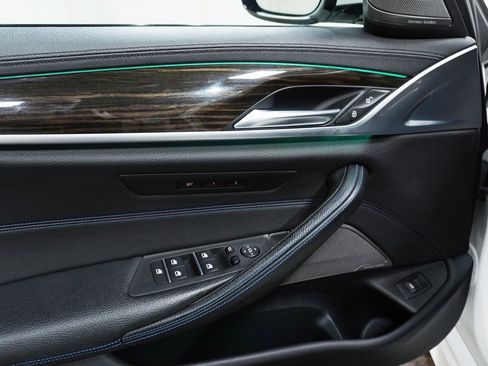 Used 2017 BMW 530i xDrive image 21