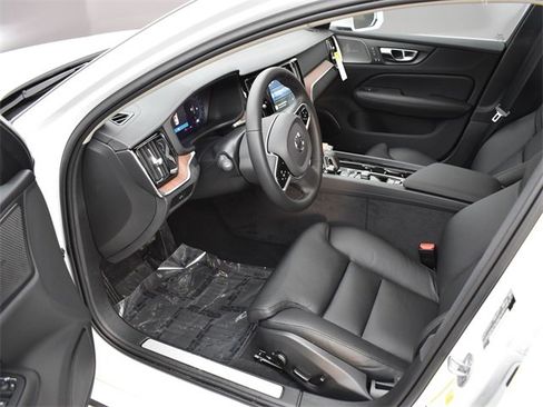 Used 2023 Volvo S60 B5 Ultimate w/ Climate Package image 15