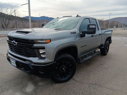 Used 2025 Chevrolet Silverado 2500 Custom w/ Custom Value Package image 3