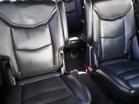 Used 2023 Cadillac XT6 Premium Luxury image 25