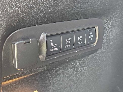 Used 2017 Ford Explorer Platinum AWD/4WD image 32