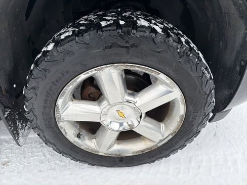 Used 2013 Chevrolet Avalanche LT image 4