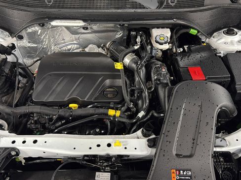 Used 2025 Chevrolet Trax LT w/ LT Convenience Package image 37