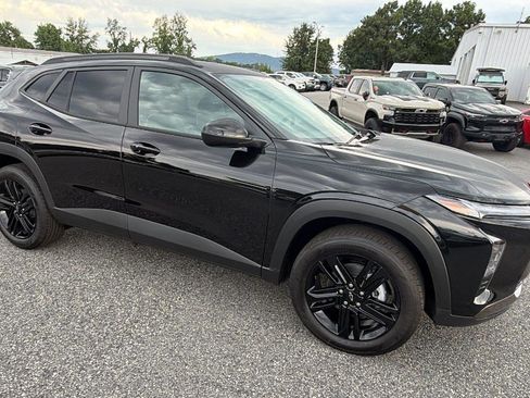 New 2026 Chevrolet Trax ACTIV w/ Sunroof Package FWD image 7