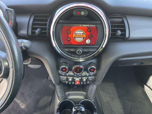 Used 2020 MINI Cooper 2-Door Hardtop image 12