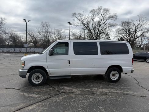 Used 2010 Ford E-150 and Econoline 150 Wagon image 6