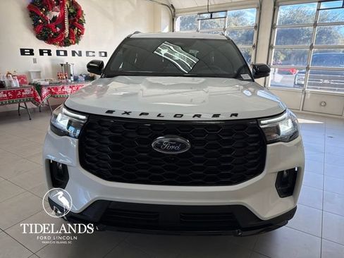 New 2026 Ford Explorer ST-Line w/ ST-Line Street Pack RWD image 3