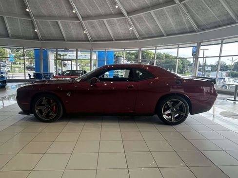 Used 2022 Dodge Challenger SRT Hellcat w/ Plus Package RWD image 4