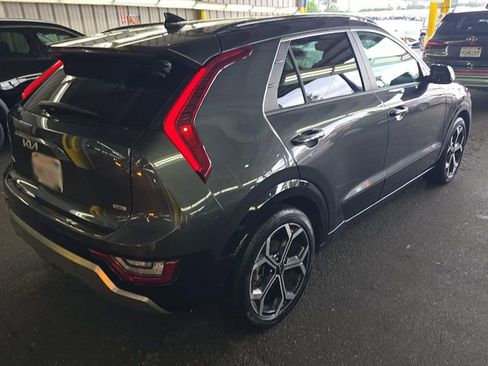 Used 2023 Kia Niro SX Touring FWD image 5