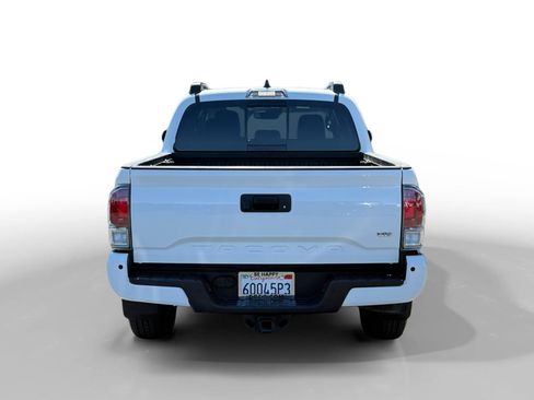 Used 2022 Toyota Tacoma TRD Off-Road w/ TRD Premium Off Road Package AWD/4WD image 4