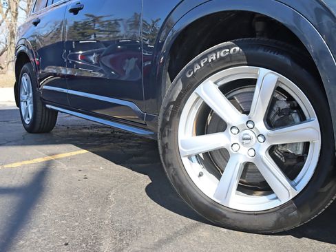 Used 2021 Volvo XC90 T6 Momentum w/ Climate Package image 6