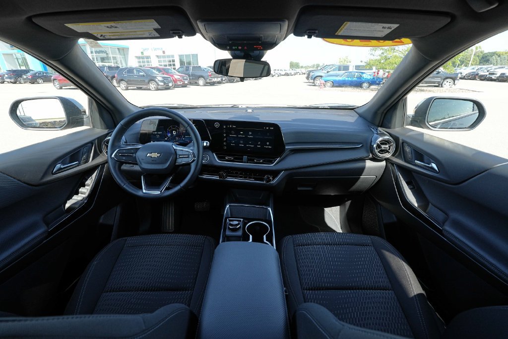 Used 2026 Chevrolet Equinox LT AWD/4WD image 30